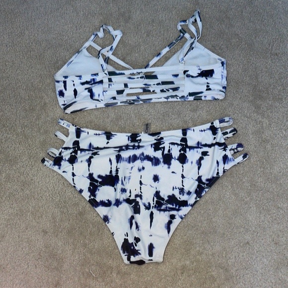 Bikini set - Picture 2 of 2